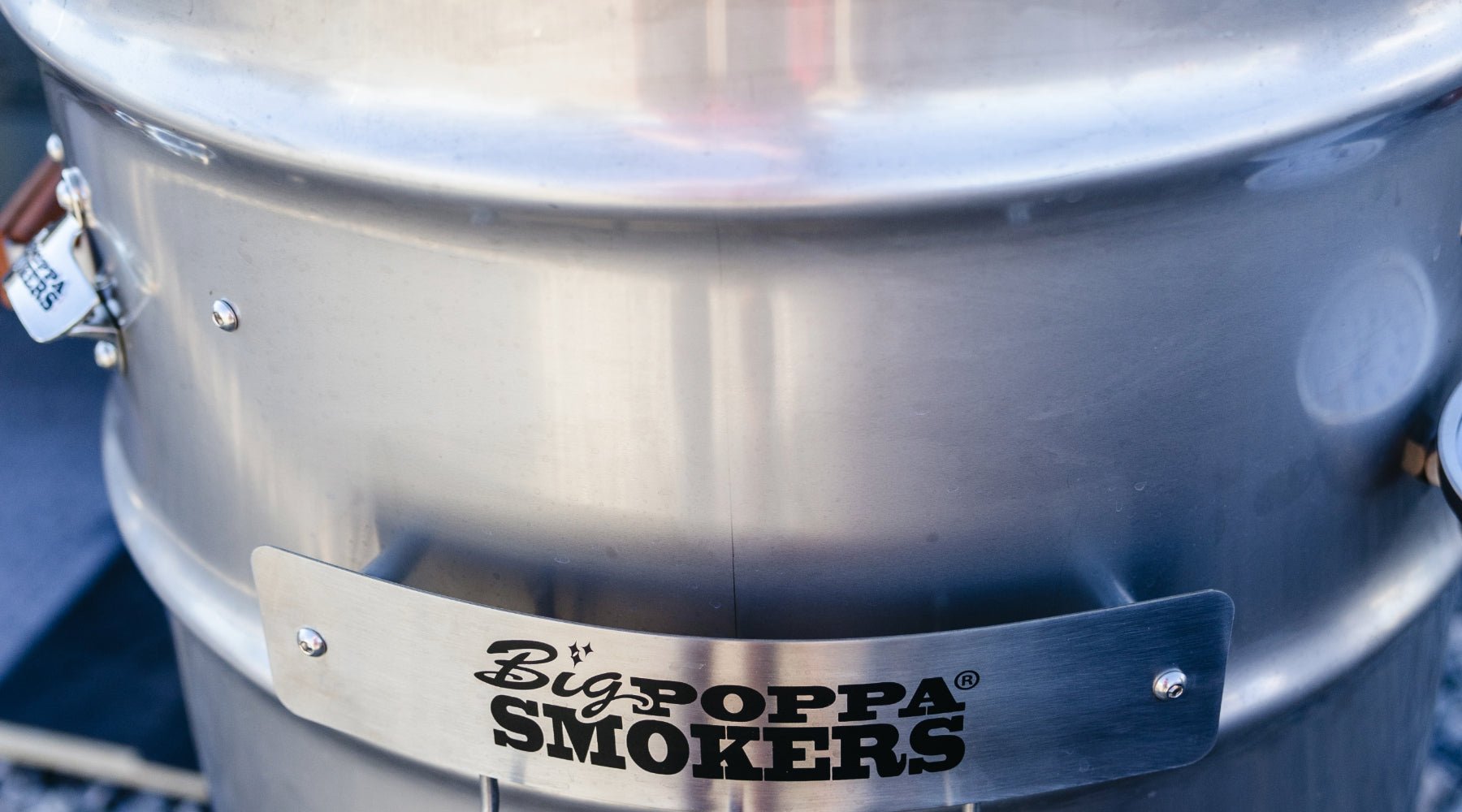 Upclose image of a drum smoker made by Big Poppa Smokers.